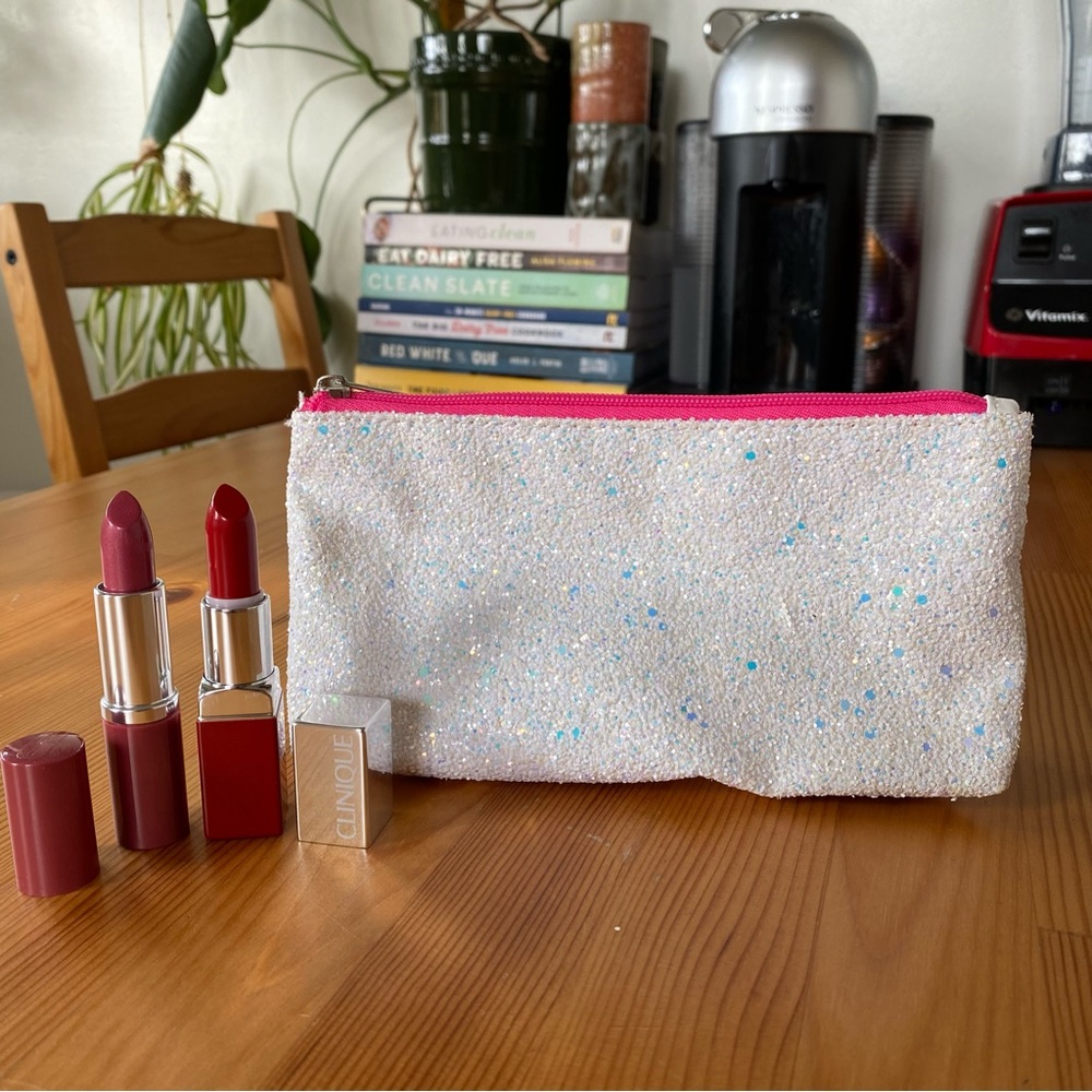 NWOT Clinique Lipsticks & Makeup Bag